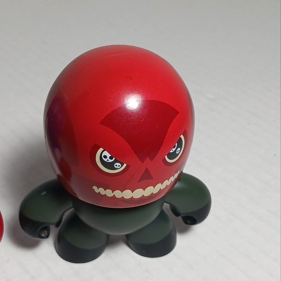 Hasbro Lot Of 2 Mighty Muggs Vinyl Figures Captain America & Red Skull 2011 - Picture 5 of 6